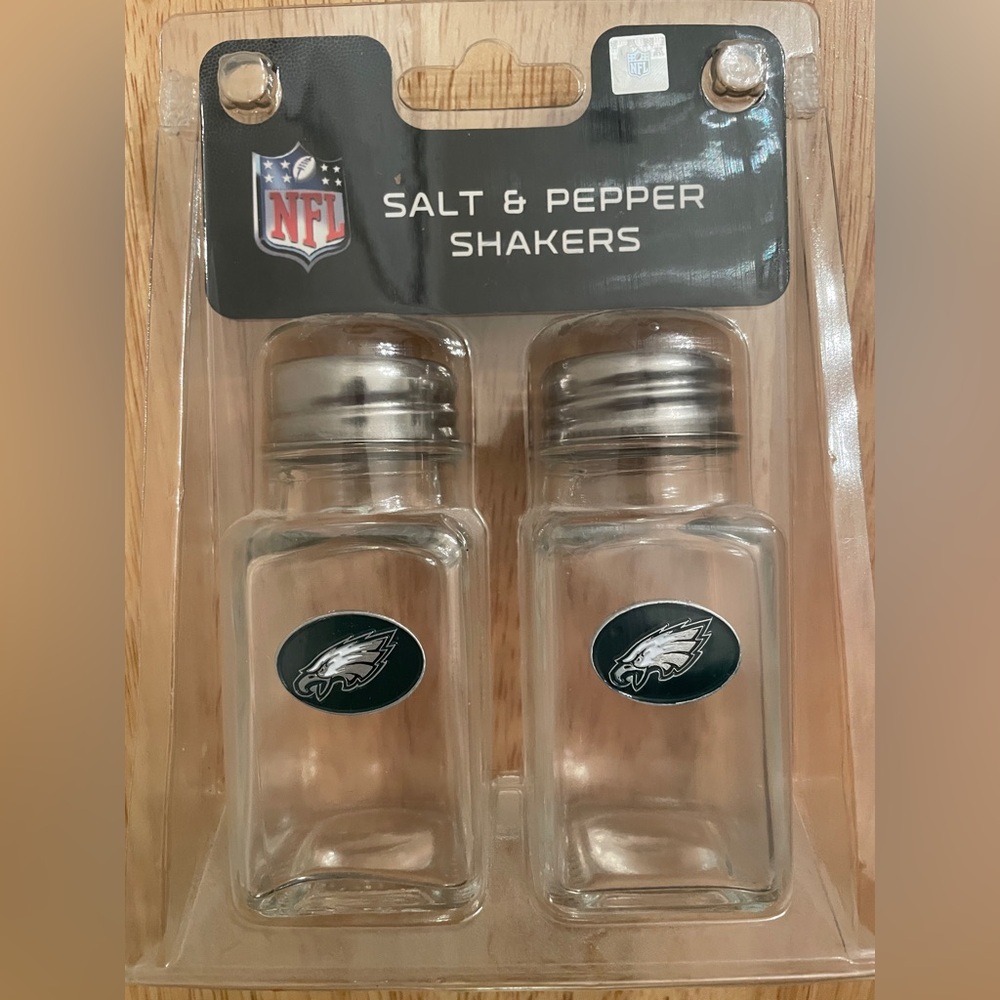 NFL Philadelphia Eagles Glass Salt and Pepper Shaker Set